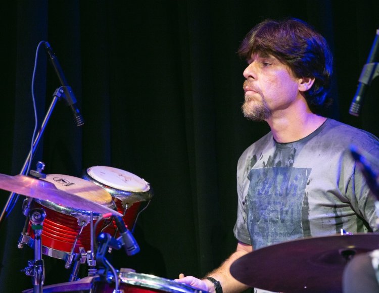 Percussionista e Baterista - Julio Diniz